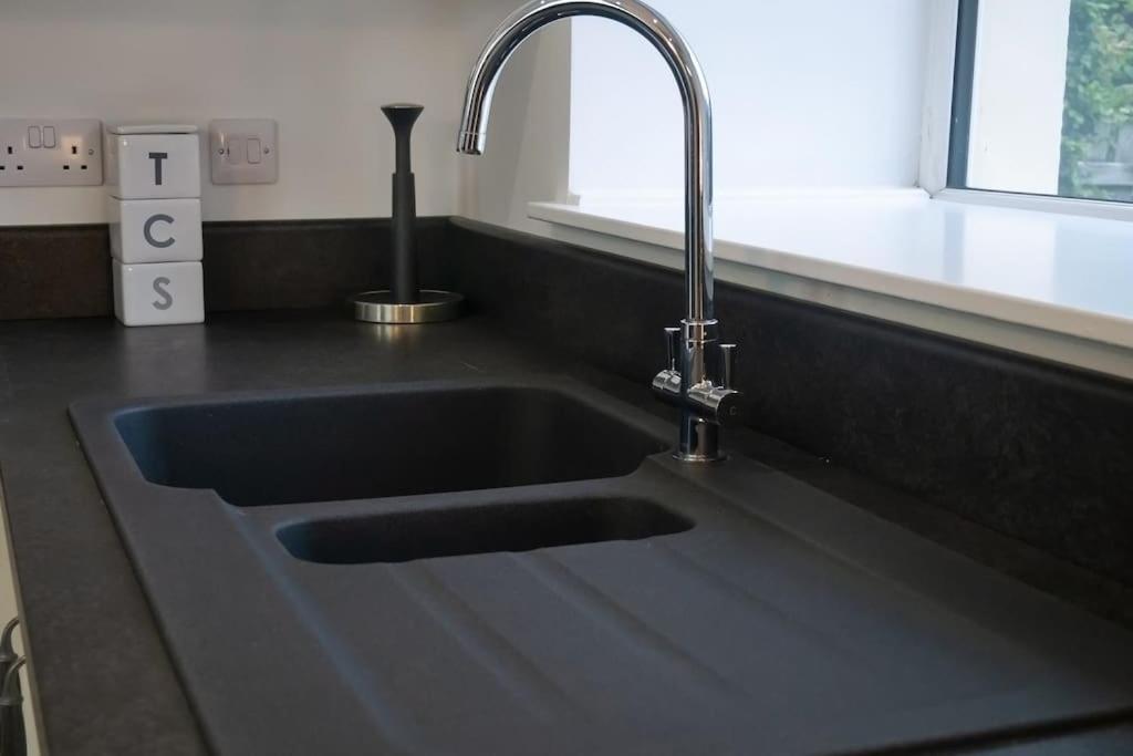 Central 2 Bedroom Luxury Home Close To River Ness 인버네스 외부 사진