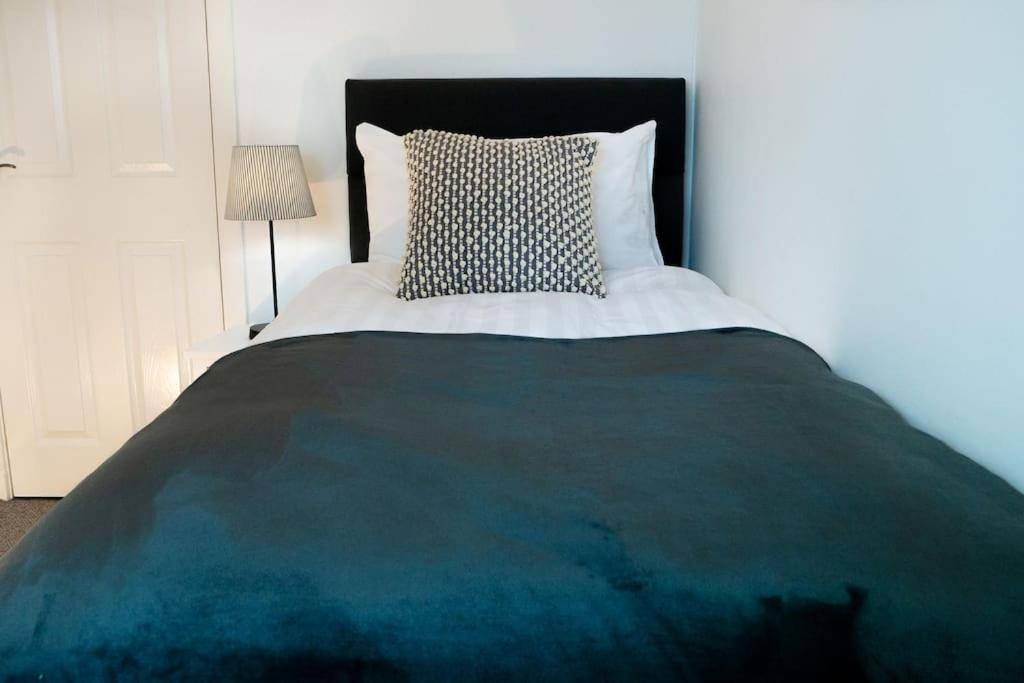 Central 2 Bedroom Luxury Home Close To River Ness 인버네스 외부 사진