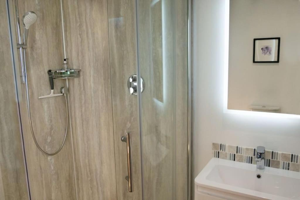 Central 2 Bedroom Luxury Home Close To River Ness 인버네스 외부 사진