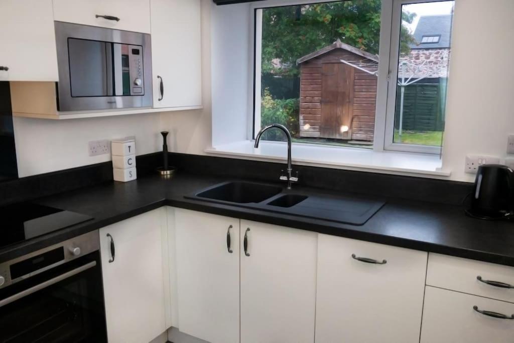 Central 2 Bedroom Luxury Home Close To River Ness 인버네스 외부 사진