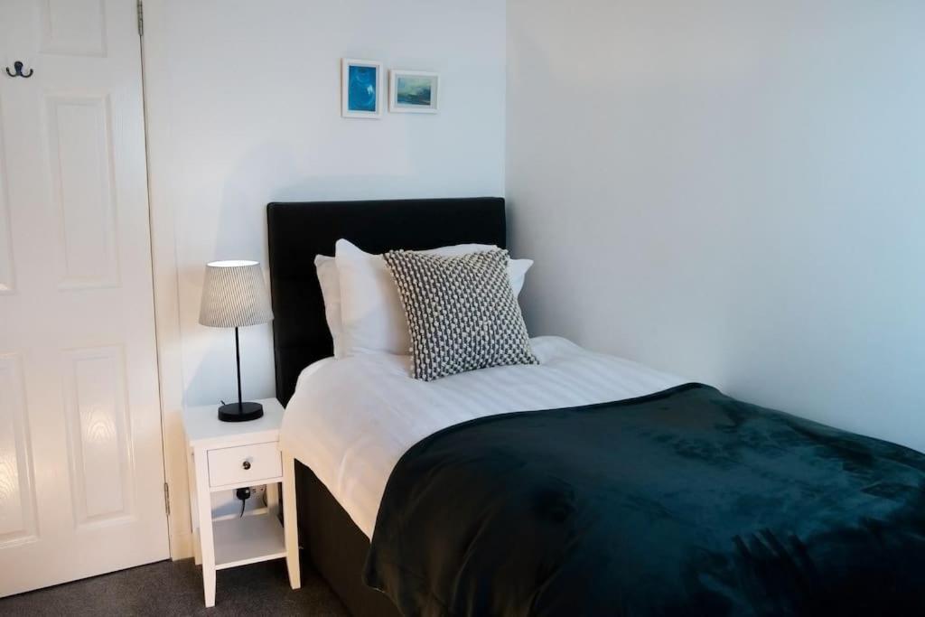 Central 2 Bedroom Luxury Home Close To River Ness 인버네스 외부 사진